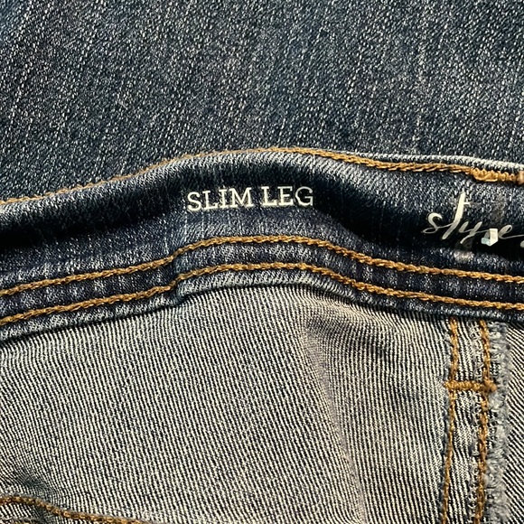 Women's Slim-Leg Jeans - Picture 4 of 4